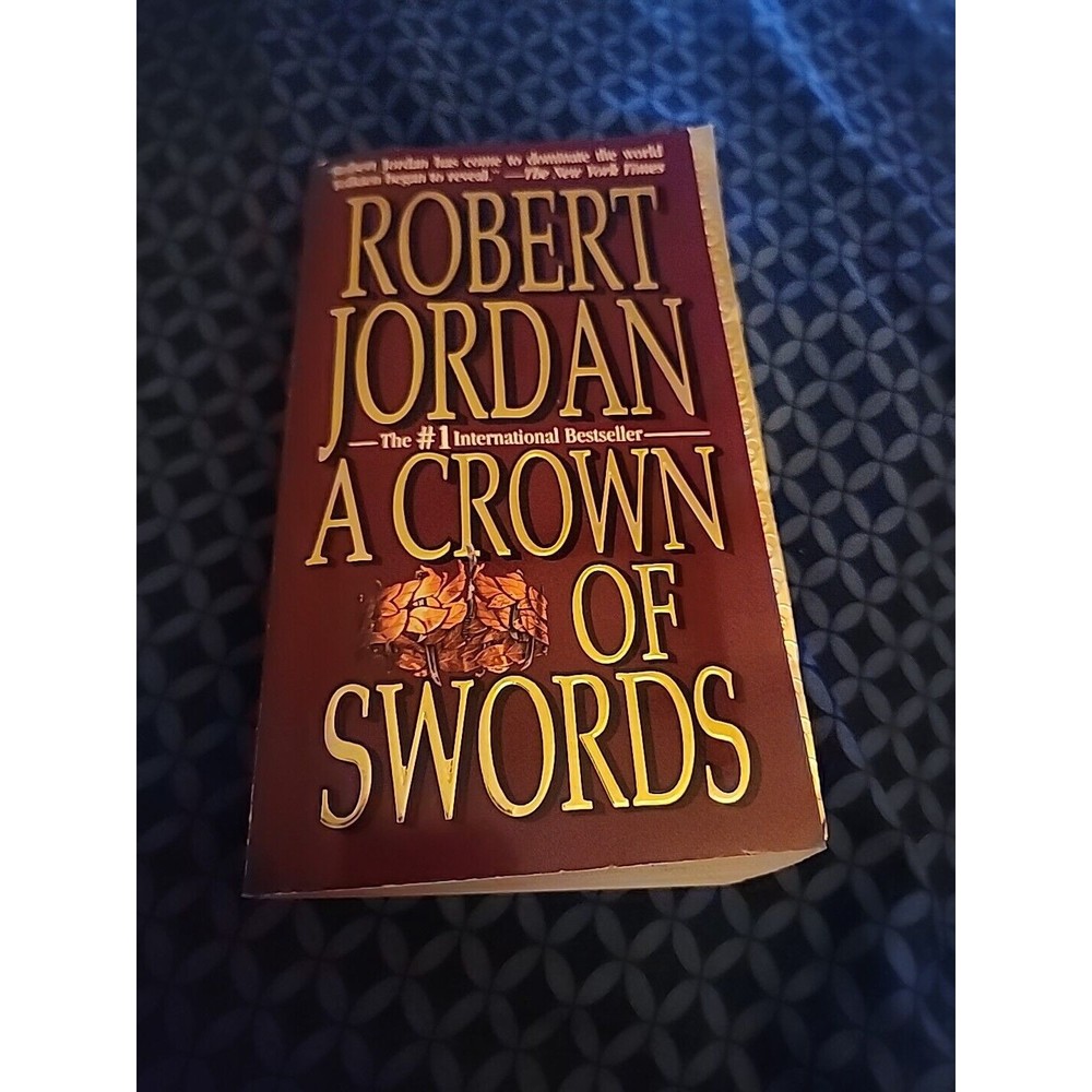 A Crown of Swords (The Wheel of Time, Book 7) - Mass Market Paperback
